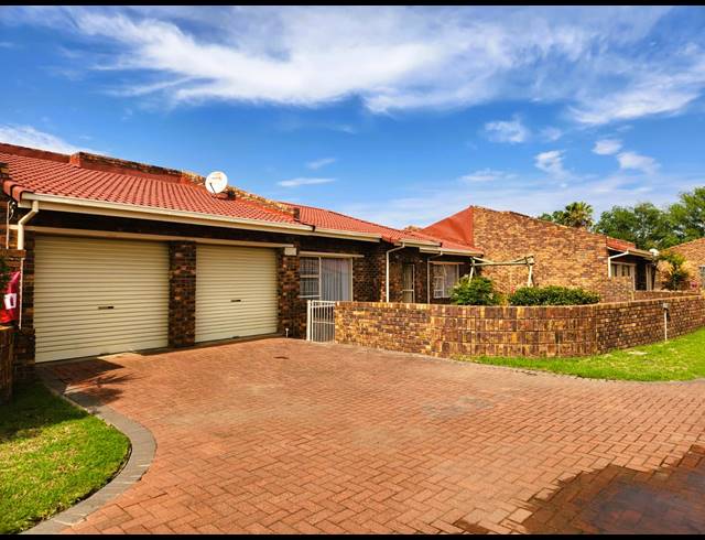 3 BEDROOM TOWNHOUSE FOR SALE IN THREE RIVERS